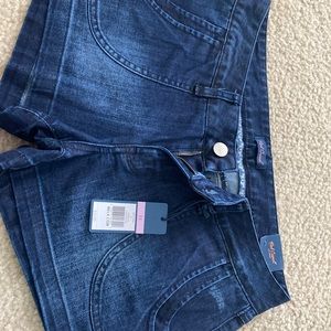 Red camel super soft stretch 3 inch shorts with tags still on